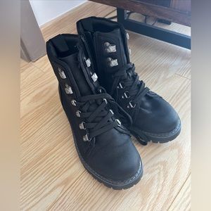 SO® Clavicle Women's Hiking Boots size 7 Med